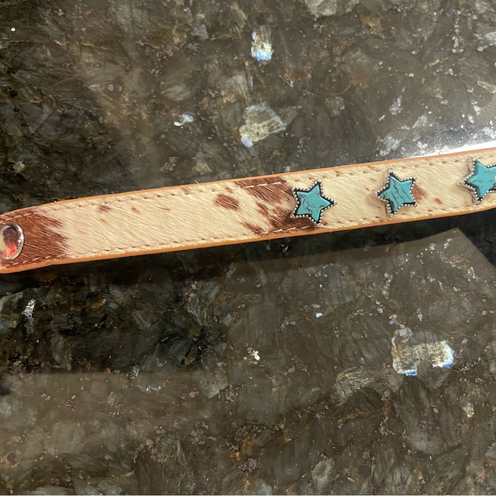 Cow hide star bracelet
Very cute! - Picture 2 of 4
